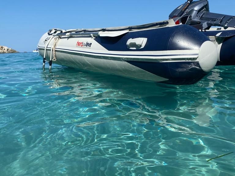 Motorschlauchboot auf dem Wasser